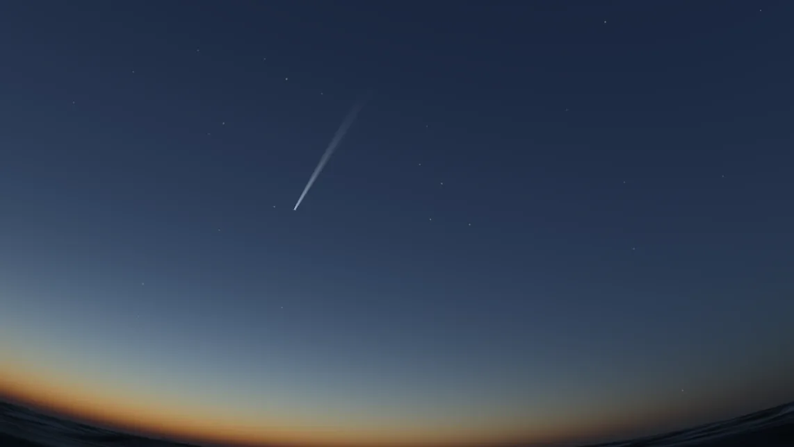 Una cometa la notte in cui era davvero nel cielo, coda compresa.